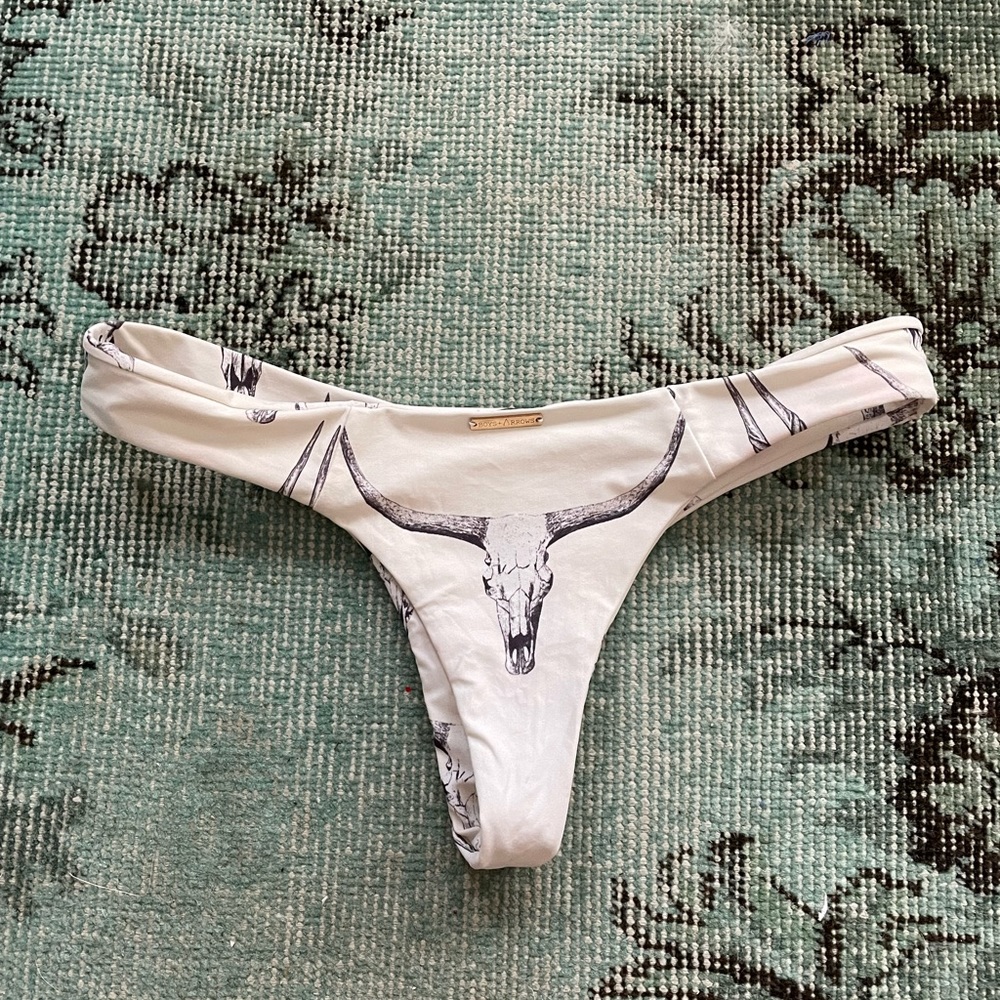 Boys and arrows bikini bottom skull